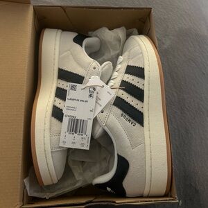 Woman’s Adidas Campus 00s